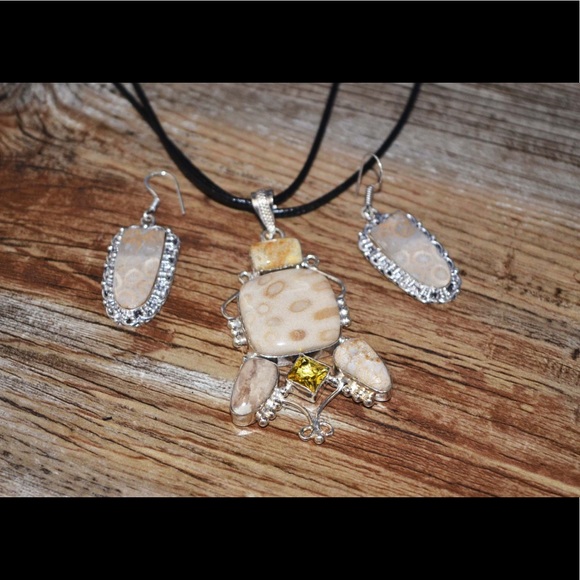 Agatized Fossil Coral Pendant & Earrings Set - Picture 3 of 6